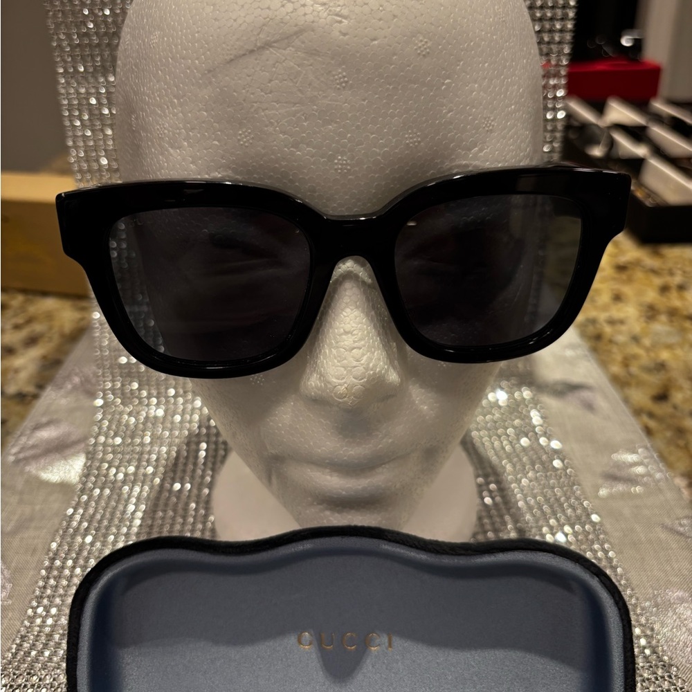Gucci GG 0998S Col 001 size 52 Elegant Black Eyewear